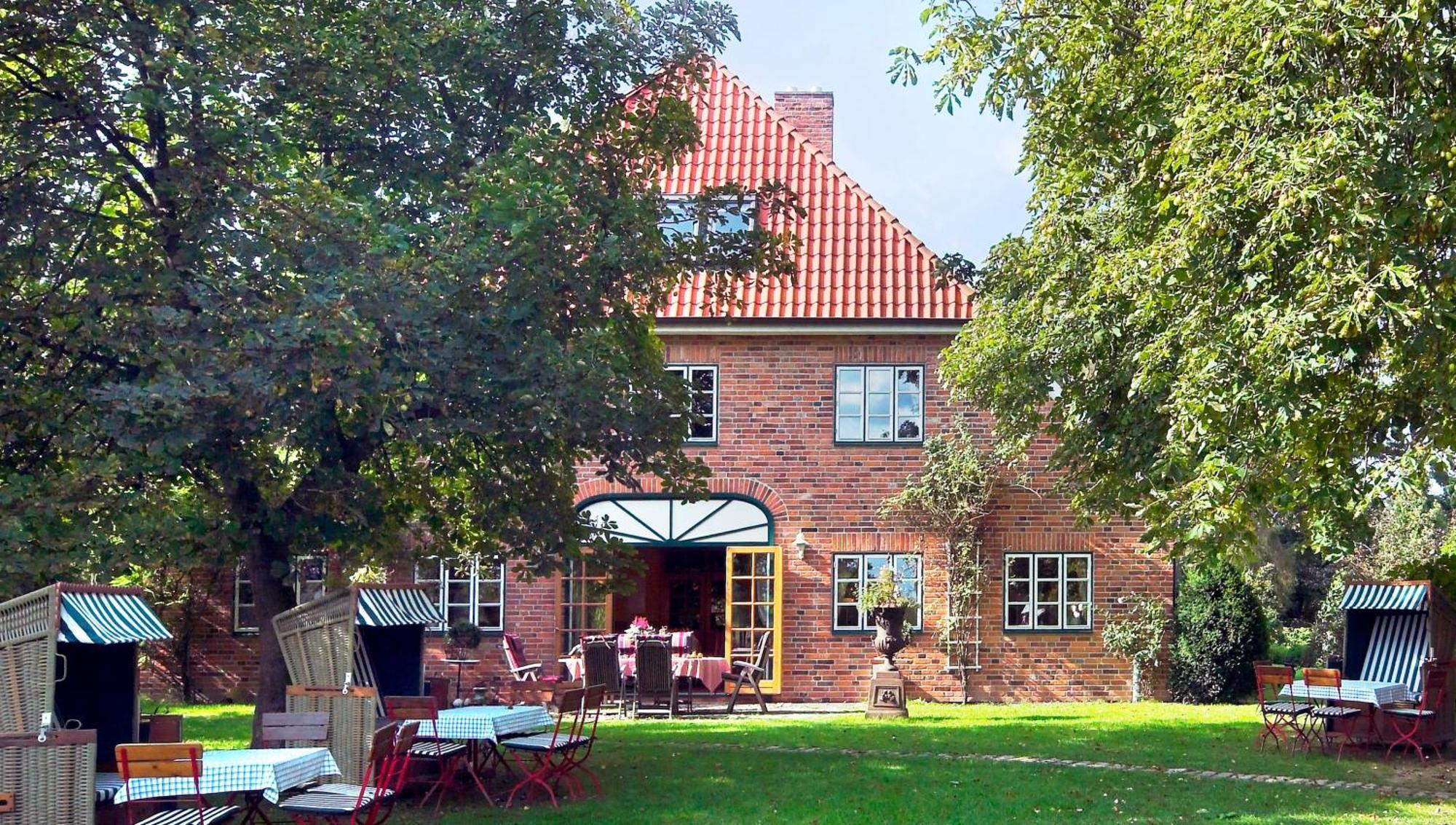 Romantik Friederikenhof Restaurant & 4* Lübeck